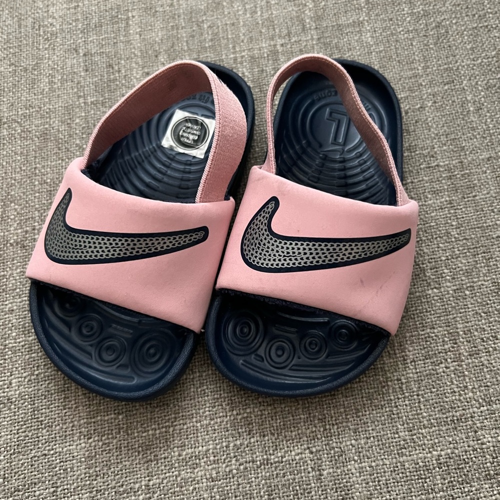 RUN SMALL baby girl NIKE slides